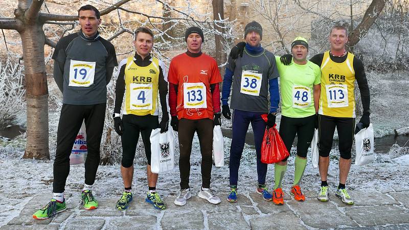NEJRYCHLEJŠÍ MUŽI – 38. ročník Novoročního běhu zvládli nejrychleji Miloš Kratochvíl, Michal Honzíček a Jaromír Hradecký. 