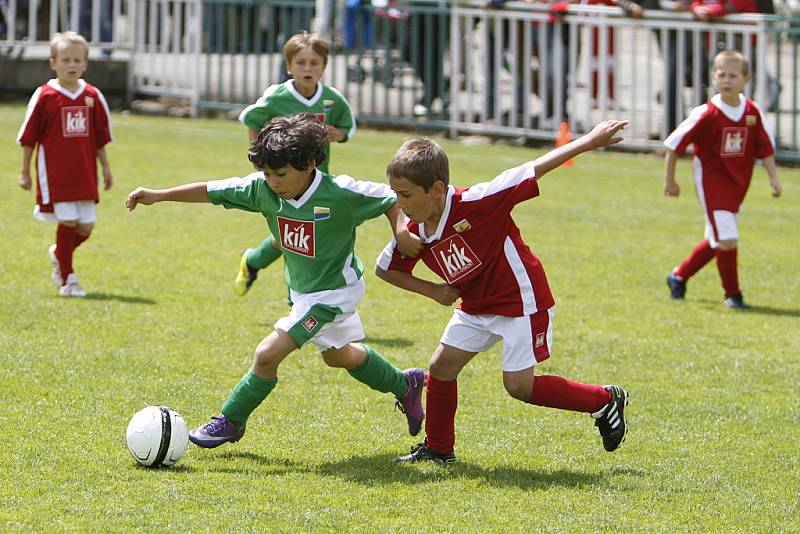 FC Hlinsko uspořádal fotbalový turnaj školiček pro hráče ročníku 2005. Akce byla pod záštitou FAČR a jejího předsedy Miroslava Pelty.