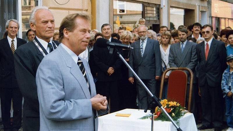 Dobové fotografie z návštěvy Václava Havla v Chrudimi 28.08.1996.