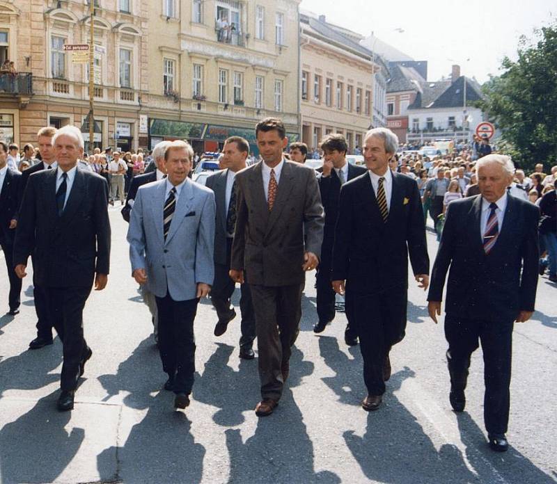 Dobové fotografie z návštěvy Václava Havla v Chrudimi 28.08.1996.