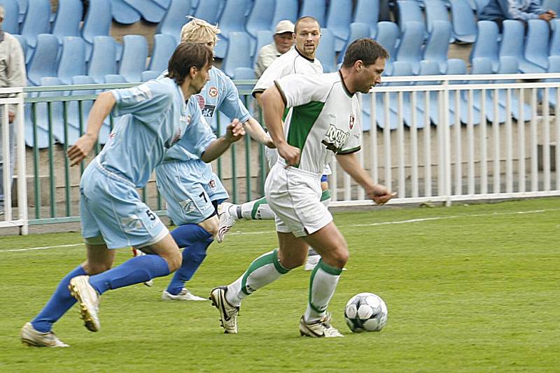 Dosud neporažená juniorka FK Pardubice utrpěla první prohru v soutěži. V Hlinsku však sehrála vyrovnanou partii. 