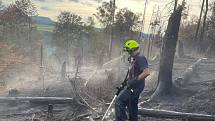 Vyhledávání ohnisek požáru a jejich likvidace, to je v těchto dnech hlavní náplní chrudimských hasičů.