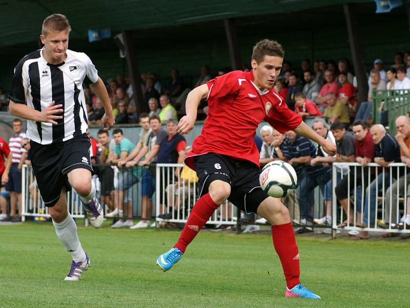 Přímý souboj o divizi! V posledním kole krajského přeboru remizovali fotbalisté MFK Chrudim doma s Vysokým Mýtem 0:0. Hosté se tak mohli radovat z první příčky a postupu do divize na úkor svého soupeře.