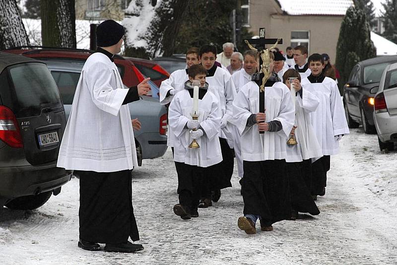 Interiér kostela  na Chlumku se v sobotu po náročné rekonstrukci otevřel věřícím. Děkovnou mši svatou sloužil pražský arcibiskup Dominik Duka.