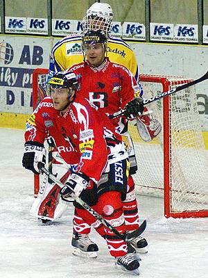 V 5. kole druhé ligy zvítězili hokejisté HC Chrudim v pohledném a bojovném zápase nad doposud vedoucím celkem soutěže IHC Písek 3:1.