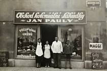 Obchod koloniální a lahůdky Jan Pauly v Havlíčkově ulici čp. 1/III (dnes Řeznictví - uzenářství Francouz) koncem 30. let 20. století