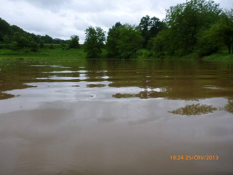 Záplavy na řece Doubravě 25. června 2013.