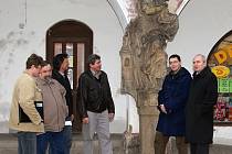 Zástupci města navštívili město Dašice, aby jednali o zápůjčce barokních soch, které se mají stát exponáty nového muzea.