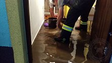 Ve městě Seč hasiči zasahovali i v mateřské školce, voda přitékala do sklepa.