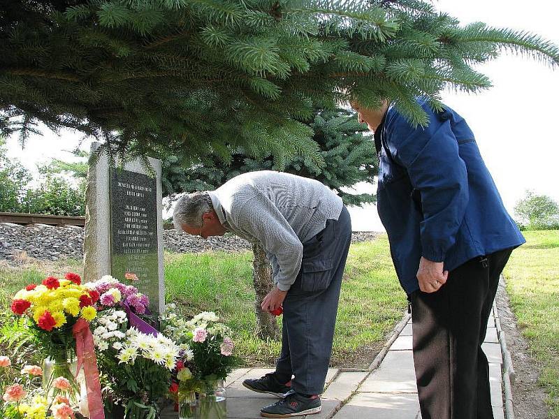 LIDÉ uctili památku obětí krounské tragédie 