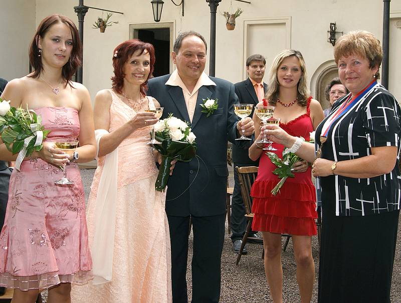 Dějištěm sňatku novomanželů Škorpíkových se 8.8. 2008 stal Státní zámek Slatiňany.