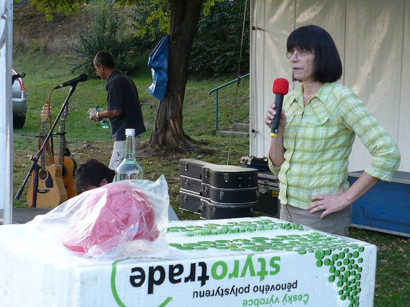 Součástí koncertu Pavla Dobeše byla i dražba, jejíž výtěžek  putuval na konto hospicu.