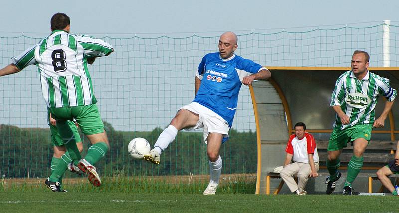 Hlinsko zvítězilo v dalším utkání krajského přeboru v derby ve Stolanech 3:1.