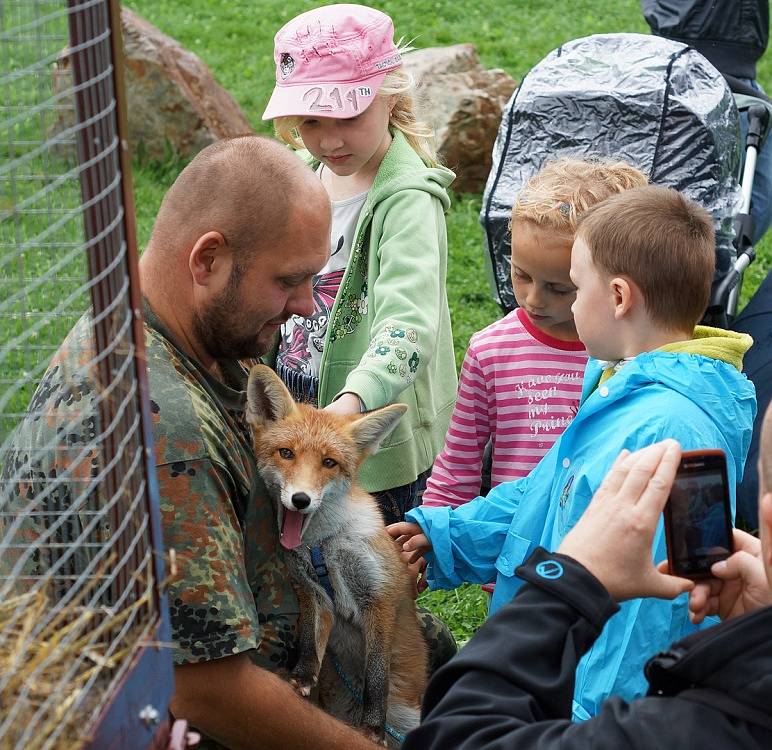 NÁVŠTĚVNÍCI LESNÍ SLAVNOSTI prožili u Báry příjemně strávený čas. 