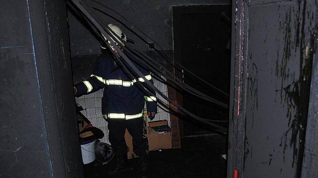Hasiči likvidovali požár v disco klubu Nyx v Chrudimi.