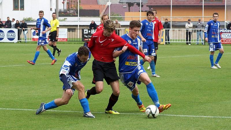 Z utkání MFK Chrudim – FK Králův Dvůr 2:1