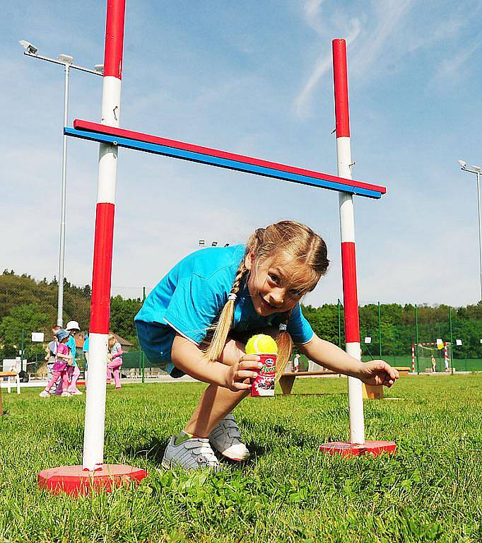Sportovní hry dětí z mateřských škol mikroregionu Chrudimsku se konaly na hřišti v Rabštejnské Lhotě.
