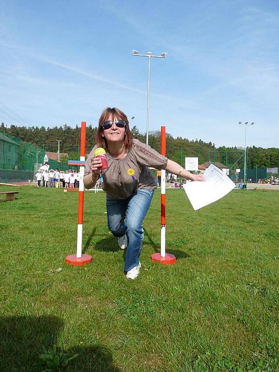 Sportovní hry dětí z mateřských škol mikroregionu Chrudimsku se konaly na hřišti v Rabštejnské Lhotě.