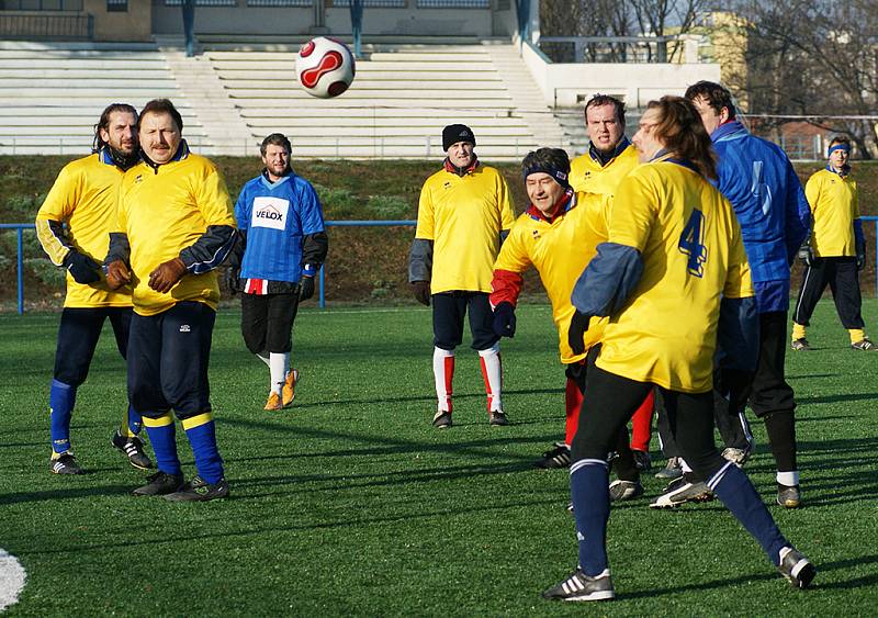 Členové fotbalového oddílu AFK Chrudim se na Silvestra tradičně sešli, aby si zahráli fotbálek