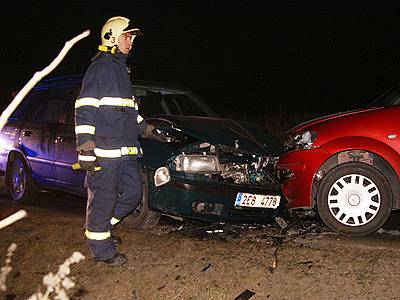 Při čelní srážce ve Vestci  došlo ke zranění dvou osob.