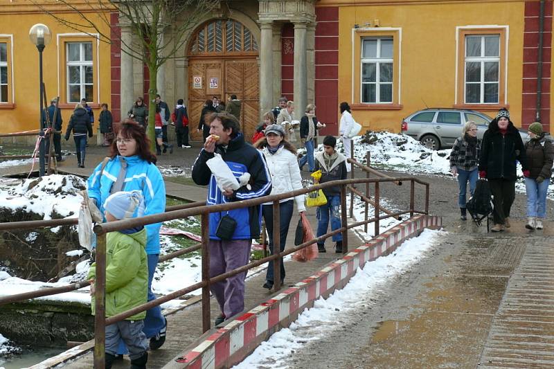 Den otevřených dveří v Odborném učilišti a Praktické škole na zámku v Chroustovicích.