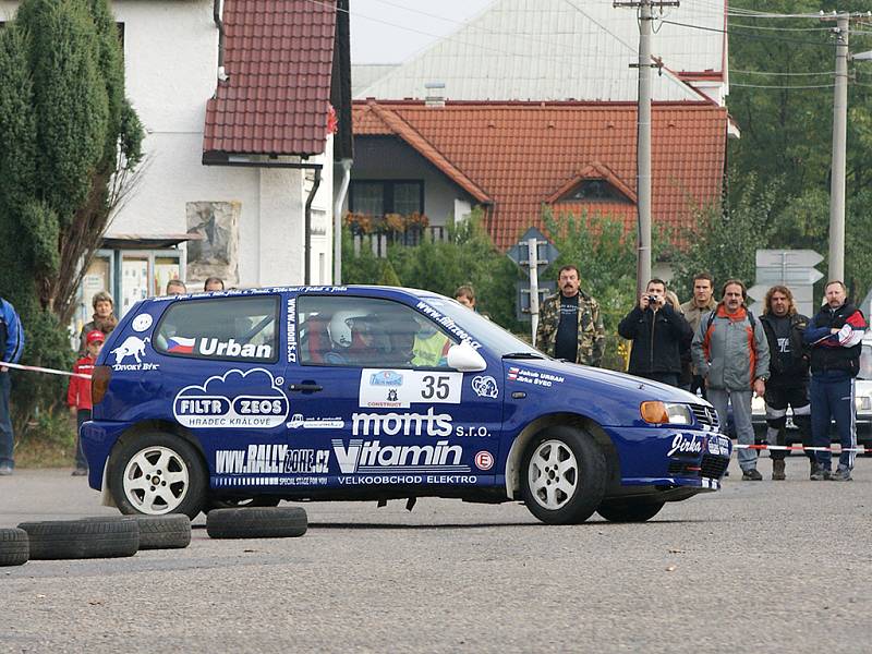 V sobotu ráno poprvé zaburácely motory soutěžních vozidel Rallye Pardubice
