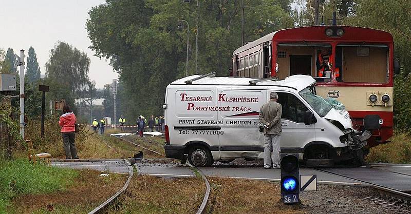 Z místa tragické dopravní nehody na železničním přejezdu ve Slatiňanech.