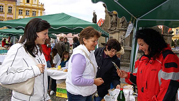 Biojarmark přilákal na Resslovo náměstí mnoho návštěvníků.