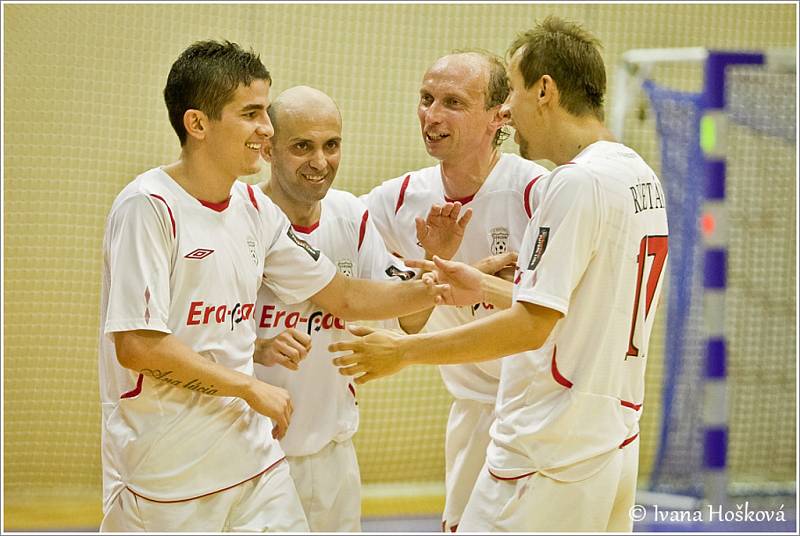 FK Era-Pack Chrudim porazil ve třetím semifinále 1. FC Nejzbach Vysoké Mýto 10:2 a zajistil si postup do finále 3:0 na zápasy. 