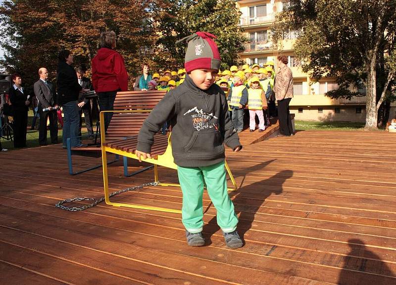 Slavnostní otevření odpočinkového místa Pod hasičskou zbrojnicí nabídlo i zajímavý kulturní program.