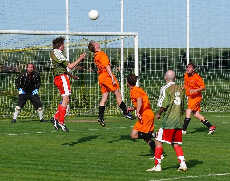 Ve šlágru III. třídy porazila rezerva Stolan doma Krounu 3:1.