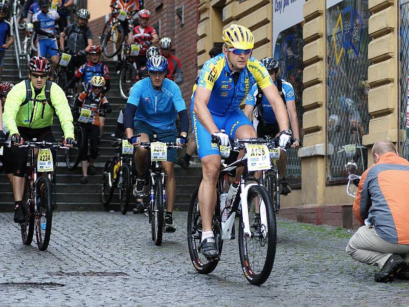 Cyklistický maraton MTB Manitou Železné hory odstartoval.