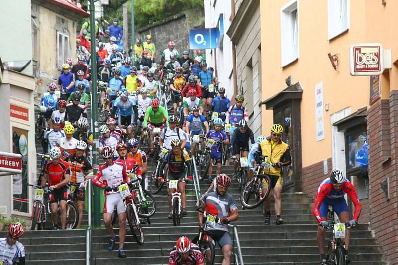 Cyklistický maraton MTB Manitou Železné hory odstartoval.