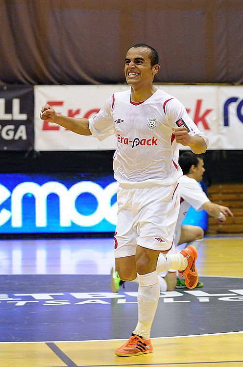 Úvodní finálové utkání play off Jetbull Futsal ligy přineslo psychologicky velmi důležitý první bod obhájci mistrovského titulu po výhře nad jeho největším ligovým konkurentem.