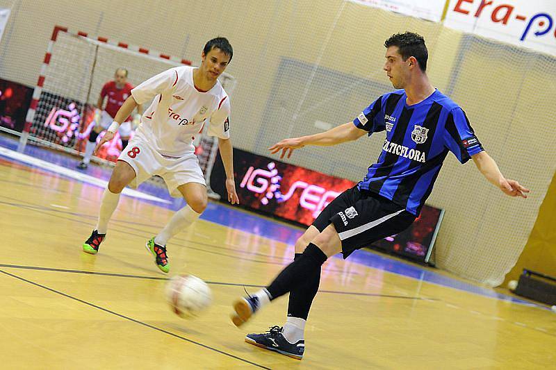 Úvodní finálové utkání play off Jetbull Futsal ligy přineslo psychologicky velmi důležitý první bod obhájci mistrovského titulu po výhře nad jeho největším ligovým konkurentem.