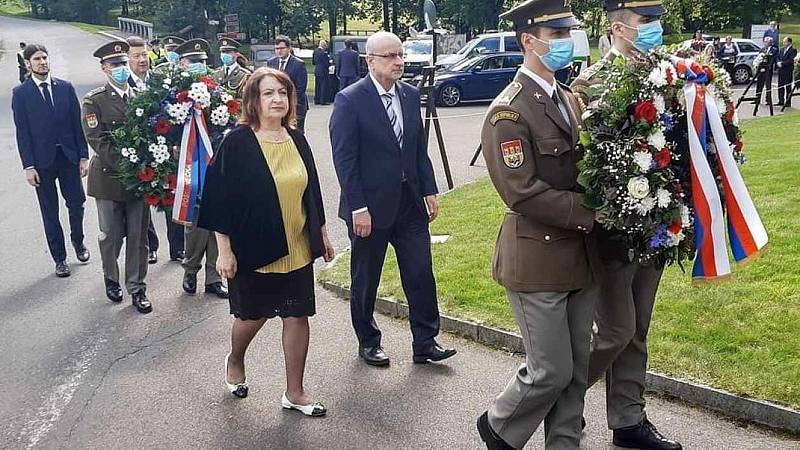 Nový kříž připomíná mučednickou smrt lidí z Ležáků