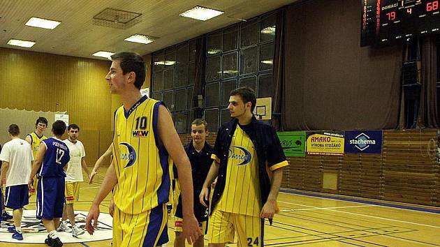 Chrudimský deník | Basketbalisté Darrenu hráli s poděbradským týmem |  fotogalerie