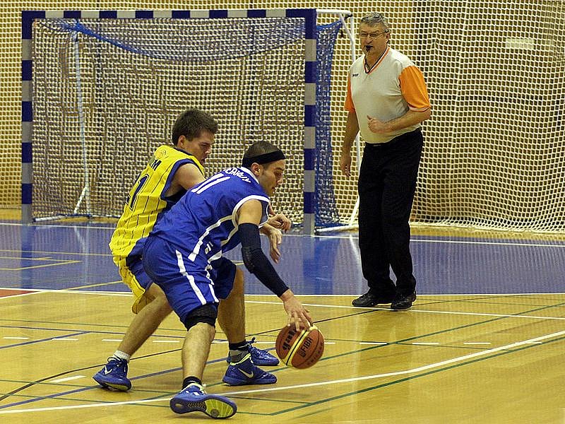 Chrudimský deník | Basketbalisté Darrenu hráli s poděbradským týmem |  fotogalerie
