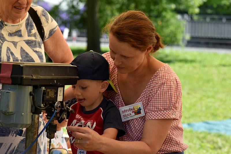 Loutkám zasvětila Bára Hubená celý život. Nyní učí děti, jak se figurky vyrábějí