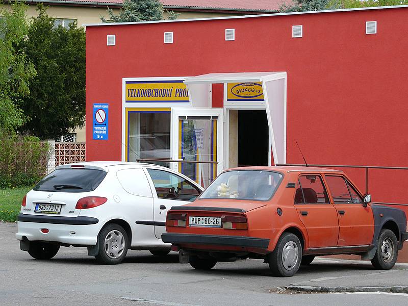 Obyvatelé sídliště Rozhledna v Chrudimi jsou odkázáni na dvě malé prodejny s potravinami, jejichž rozměry nepřesahují třicet metrů čtverečních.