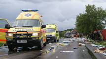 Při dopravní něhodě k níž došlo mezi Městcem a Chroustovicemi, zemřeli 42letý muž a 50letá žena.