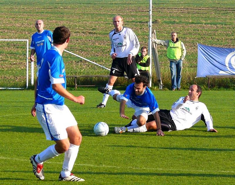 Z fotbalového utkání KP Stolany - Ústí nad Orlicí 0:4. Lídr tabulky byl nad síly svěřenců trenéra Oldřicha Bleši.