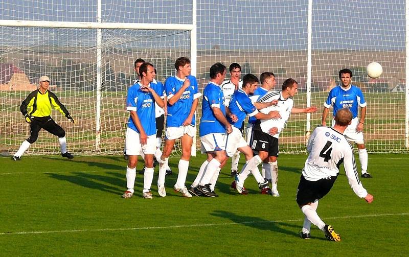 Z fotbalového utkání KP Stolany - Ústí nad Orlicí 0:4. Lídr tabulky byl nad síly svěřenců trenéra Oldřicha Bleši.