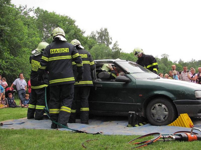 Dětský den zahájil novou sezonu na plovárně ve Slatiňanech.