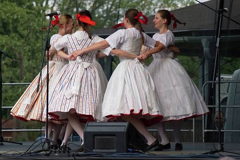 Koně, folklor, regionální výrobky. Akce přilákala do areálu jezdecké haly a kolbiště Na Rembáni davy lidí.