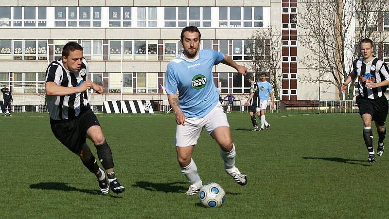 SK Chrudim doma porazil Dolní Újezd brankou Tesaře 1:0.