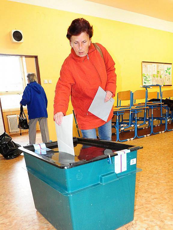 Z volebních místností ve Sladkovského ulici v Chrudimi.