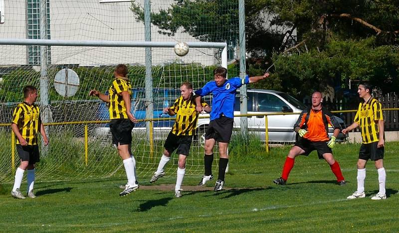 Z fotbalového utkání IV. třídy Kočí - Trhová Kamenice 0:0.