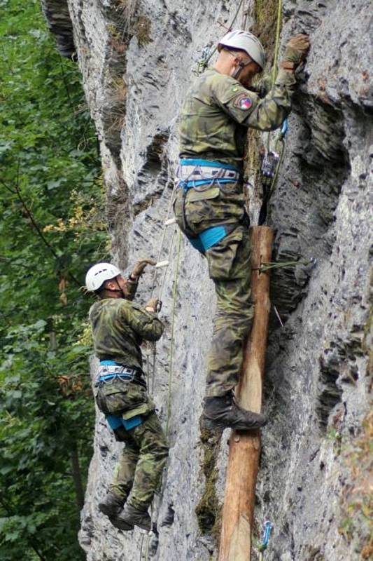 Chrudimští vojáci bojují v Prostějově. Vedou si dobře