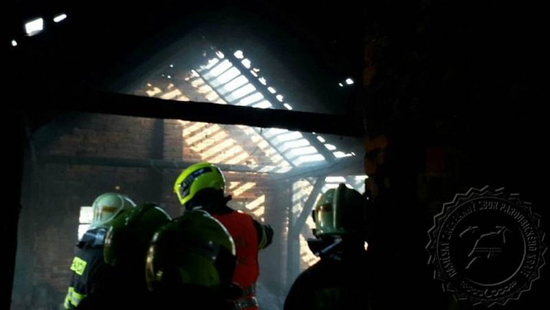 Při požáru domu muž utrpěl popáleniny, škoda je 250 tisíc korun.